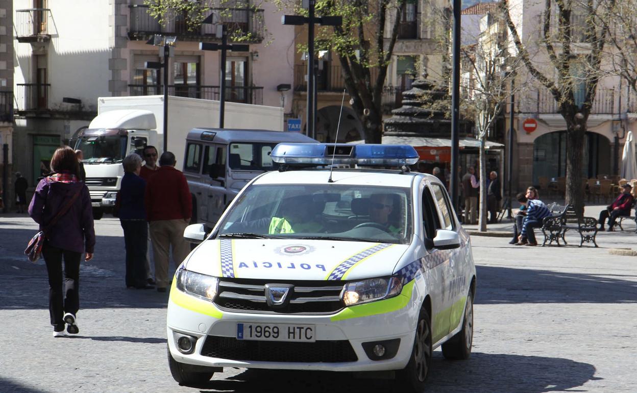 Plasencia busca al conductor de un coche de su Policía Local que se saltó un peaje en Portugal