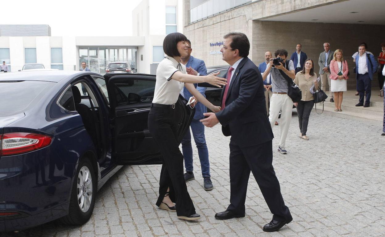 La ministra de Ciencia, Diana Morant, y el presidente de la Junta, Guiullermo Fernández Vara, el pasado mes de junio en Cáceres. 