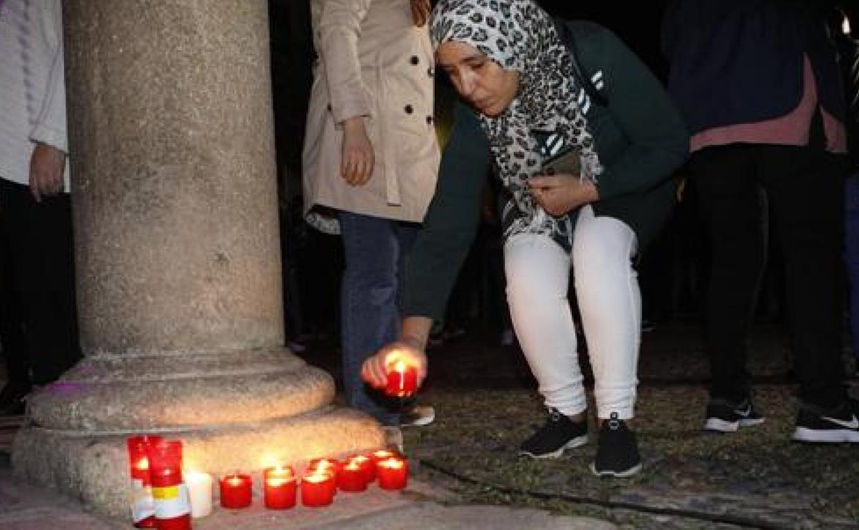 Concentración en memoria de Imane. 