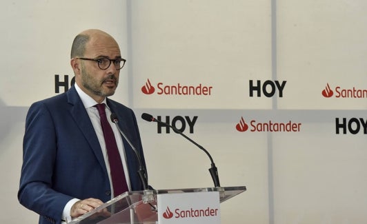 Justiniano Cortés, director territorial de Santander en Extremadura. 