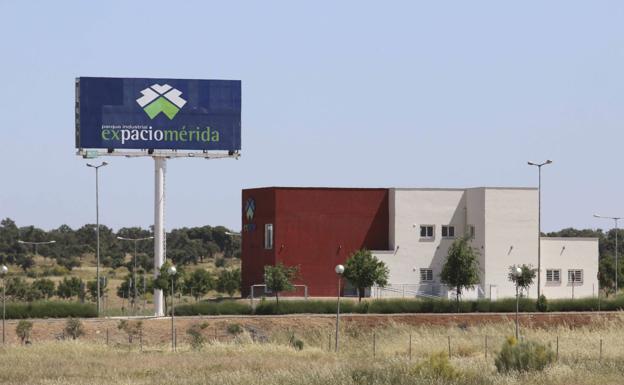 En ExpacioMérida, donde se plantea la planta azucarera, solo hay ahora una industria, una almazara.