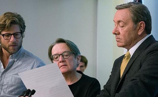 Agnieszka Holland dirige a Kevin Spacey en un episodio de 'House of Cards'.