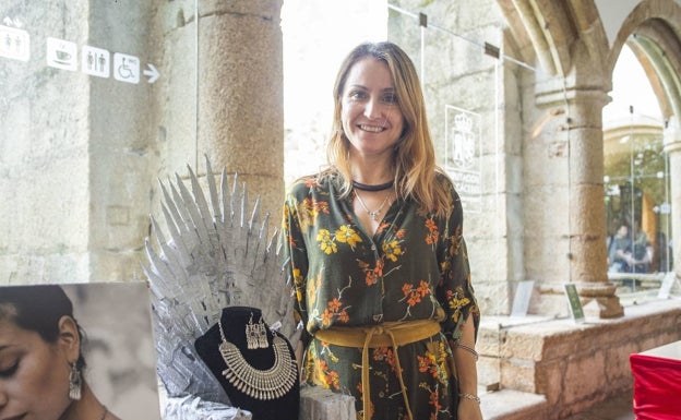 Carmen García, dueña de Samarkanda, durante su participación en el reciente encuentro celebrado en Cáceres sobre 'Juego de tronos'. 