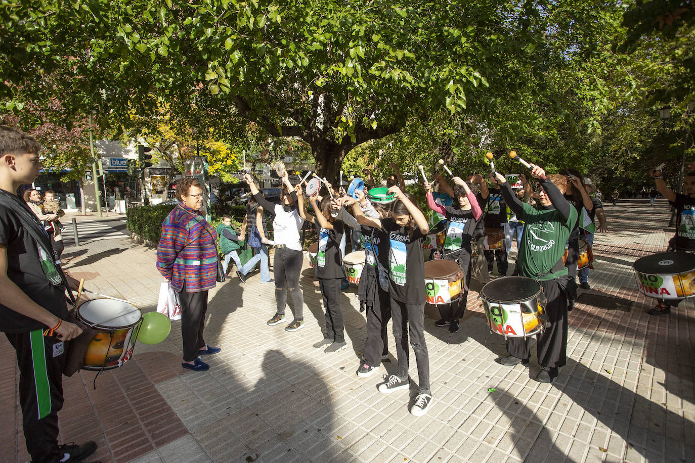 Fotos: Los cacereños gritan «¡No a la mina!» y muestran su disgusto con la Junta y Salaya