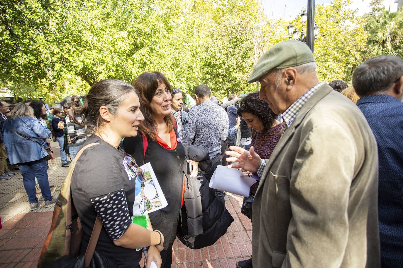 Fotos: Los cacereños gritan «¡No a la mina!» y muestran su disgusto con la Junta y Salaya