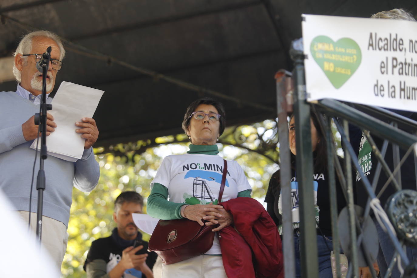 Fotos: Los cacereños gritan «¡No a la mina!» y muestran su disgusto con la Junta y Salaya