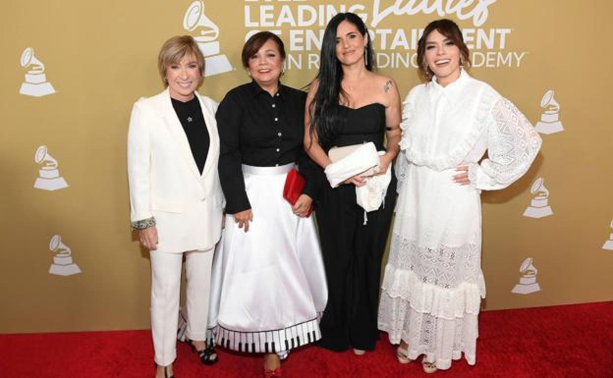 Las premiadas Rosa Lagarrigue, Janina Rosado, Rocío Guerrero y Kany García.