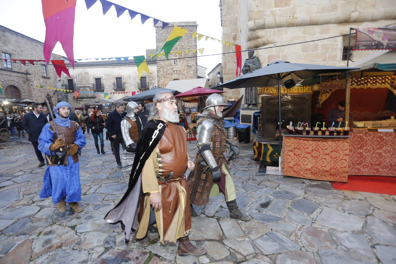 La Plaza de Santa María cuenta con numerososos puestos de gastronomía