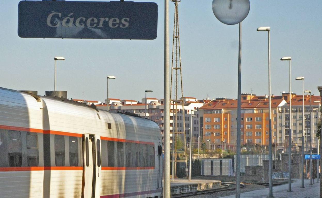 Tren en Extremadura: Una hora de retraso en un tren a Madrid por un problema en la señalización