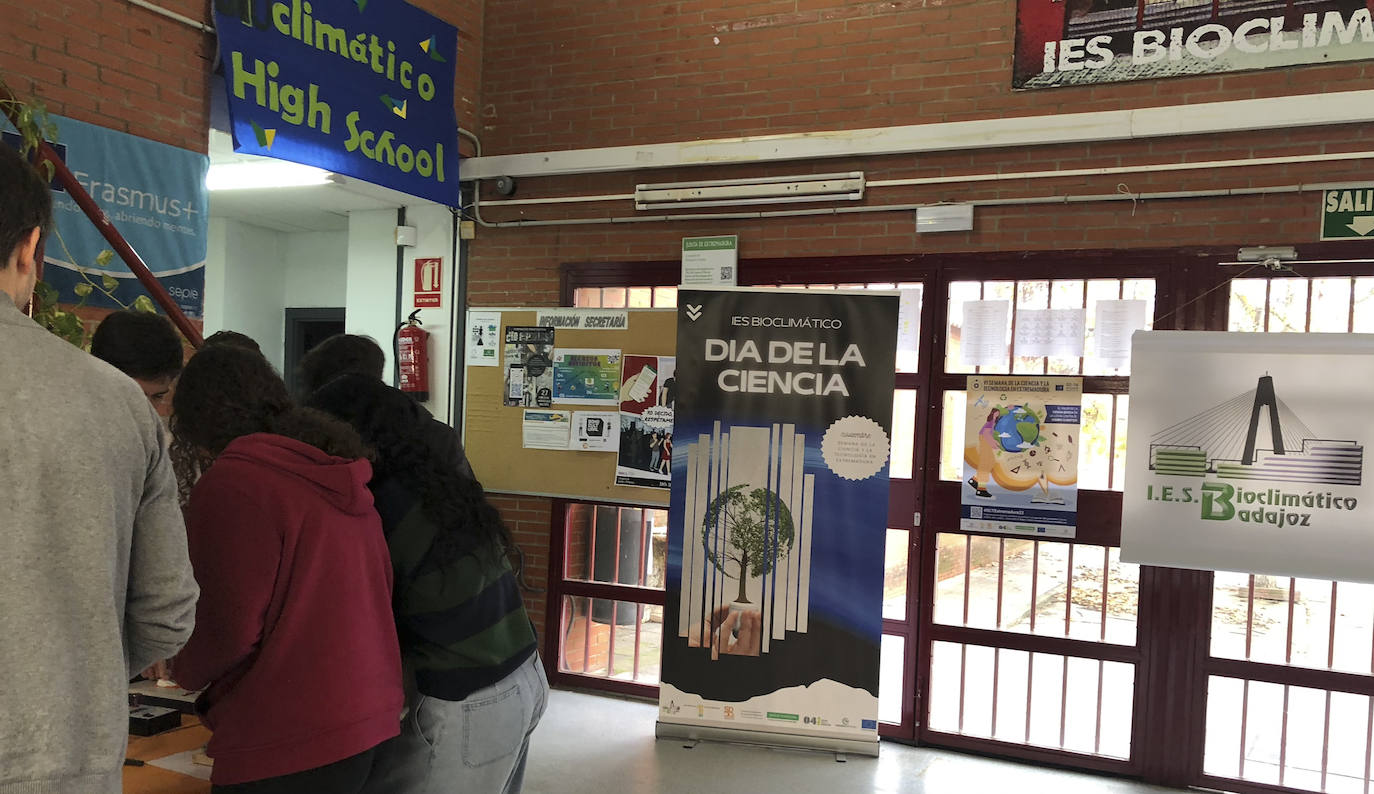 Primer día de la ciencia en el IES Bioclimático.