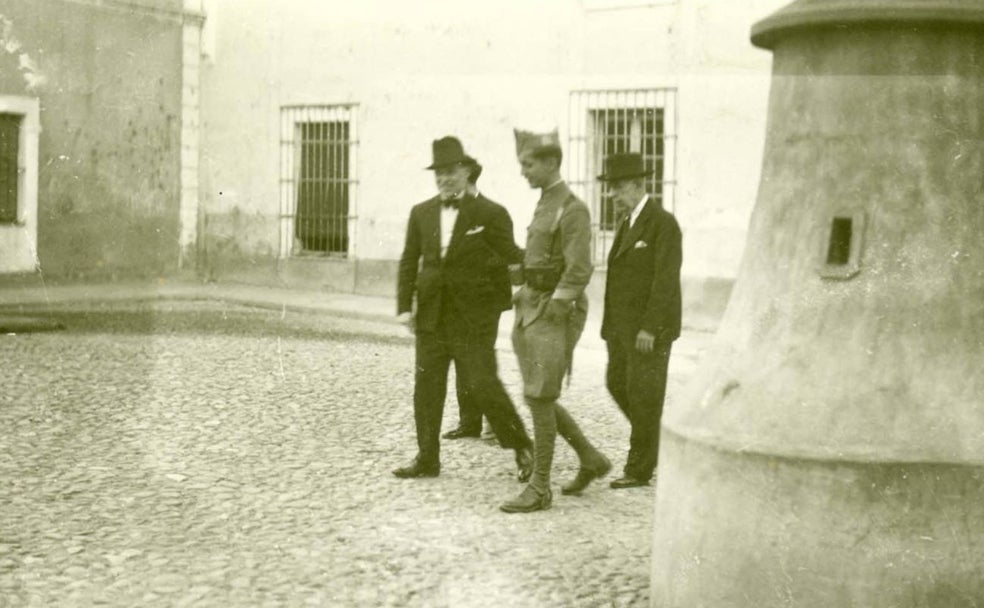 El juez Murga sale de la cárcel tras interrogar a uno de los detenidos por el 'Crimen de la carretera de Sevilla'. 