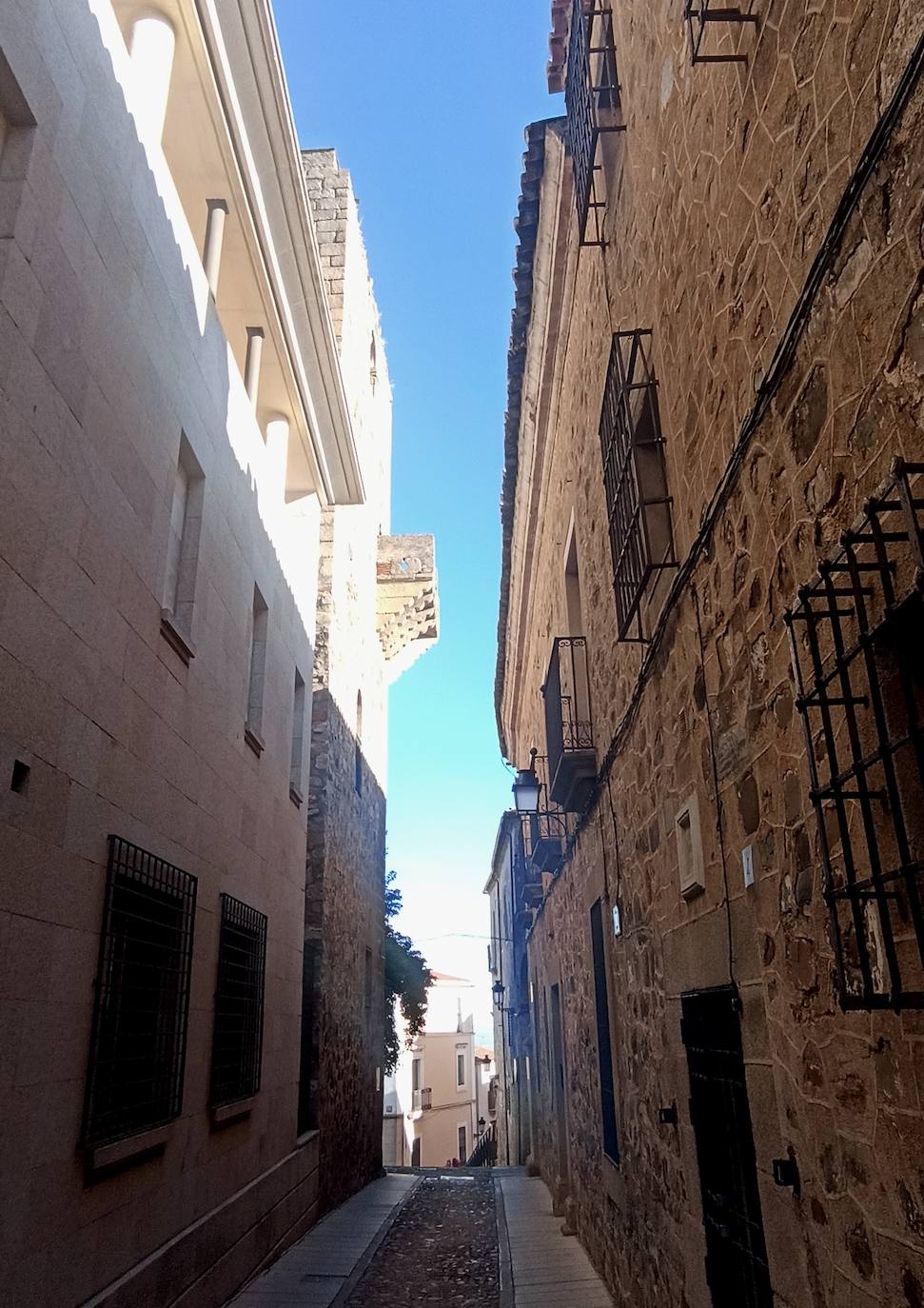 La calle Tiendas tiene muy pocos metros.