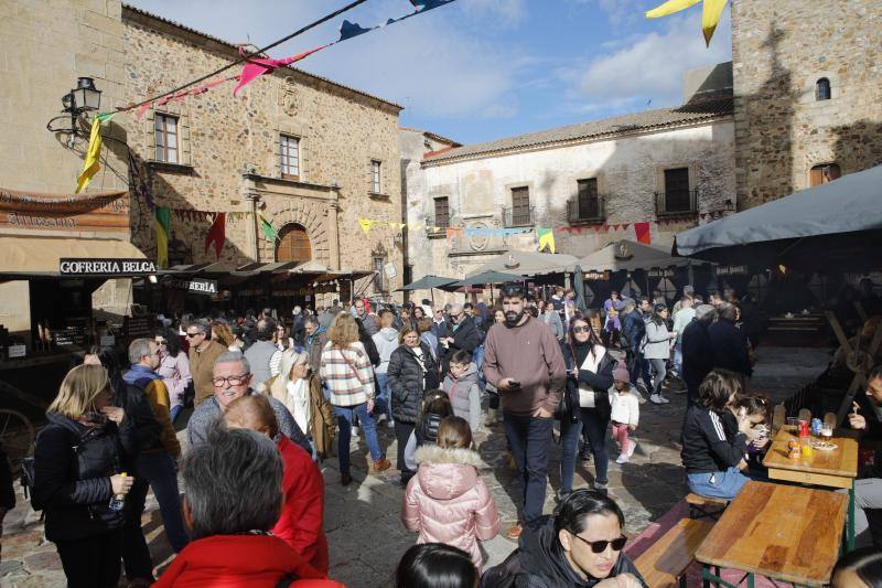 Fotos: El Mercado Medieval de Cáceres, ante su jornada más multitudinaria