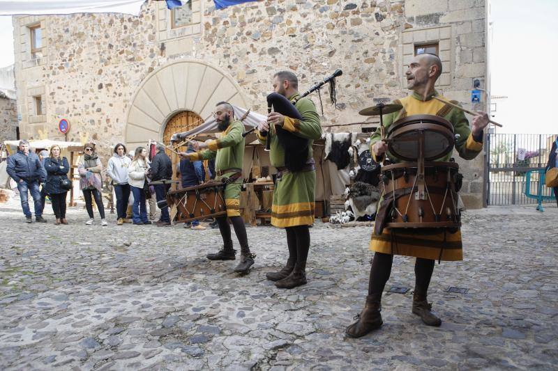 Fotos: El Mercado Medieval de Cáceres, ante su jornada más multitudinaria