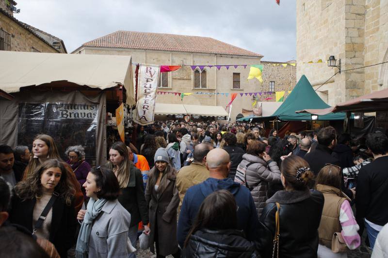 Fotos: El Mercado Medieval de Cáceres, ante su jornada más multitudinaria