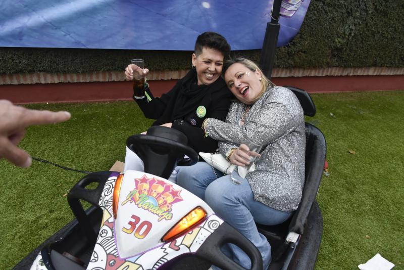 Fotos: ¿Conoces a los asistentes de la fiesta de los noventa en Badajoz?