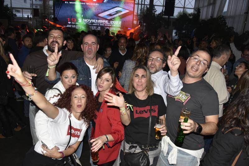 Fotos: ¿Conoces a los asistentes de la fiesta de los noventa en Badajoz?