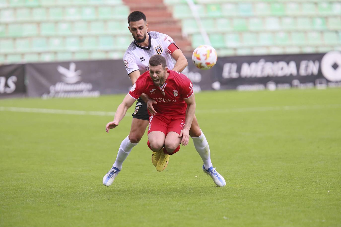 Imagen del partido disputado entre el Mérida y el Ceuta. 