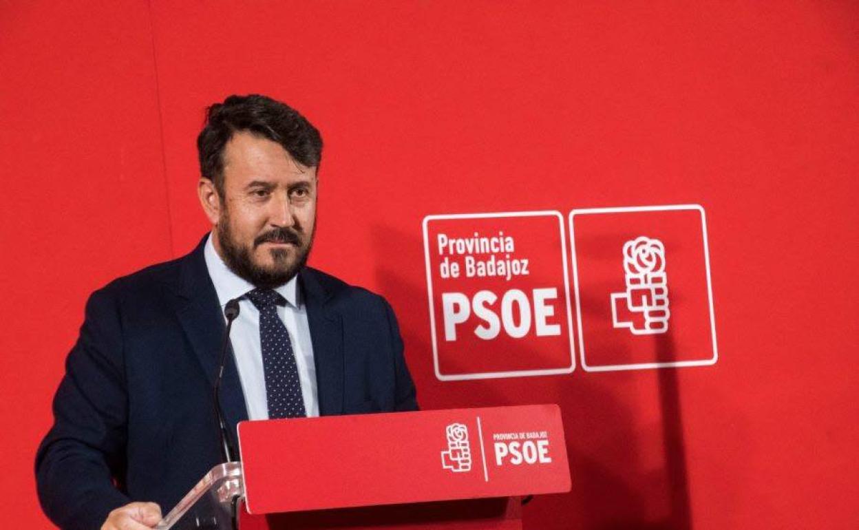 El PSOE acusa al PP de controlar el Ayuntamiento de Salvatierra «a cualquier precio y sin pasar por las urnas»