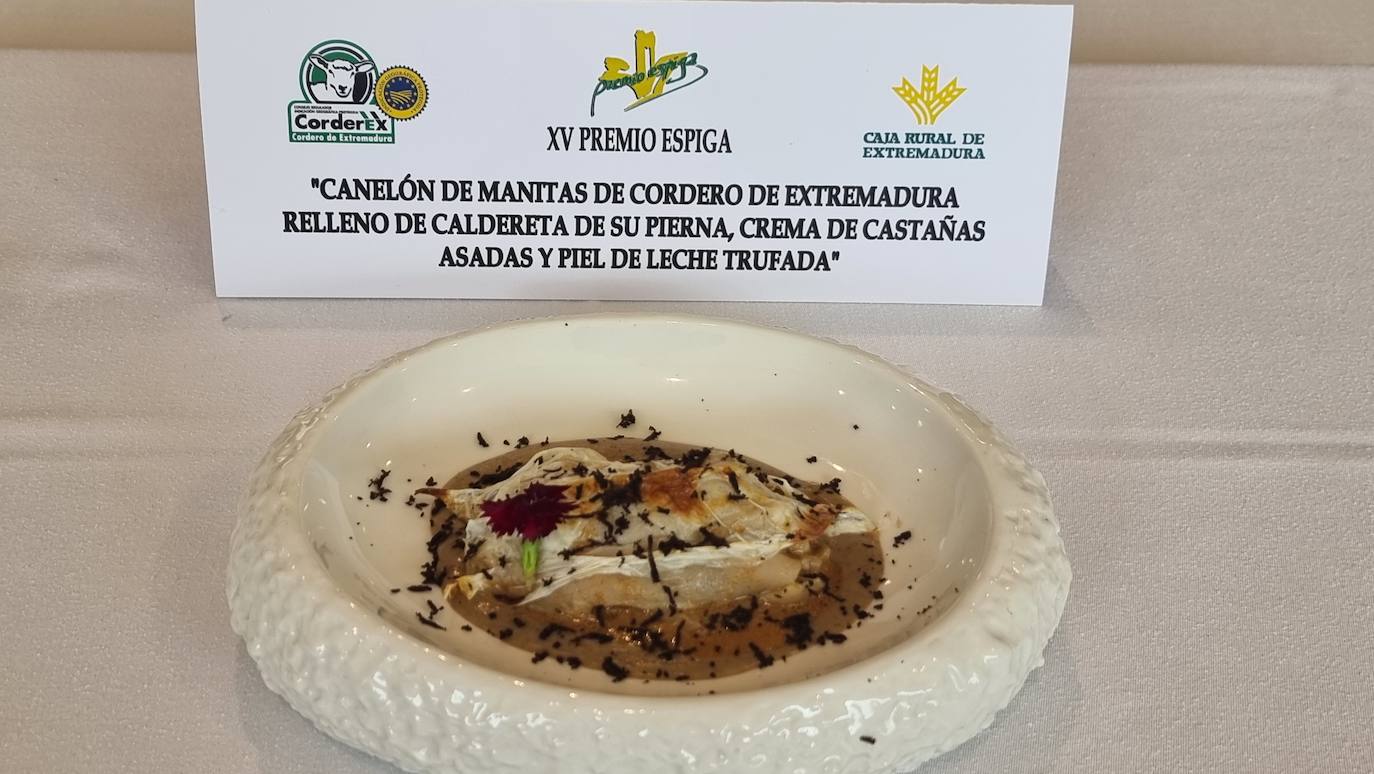 Antonio Falcón con el primer premio