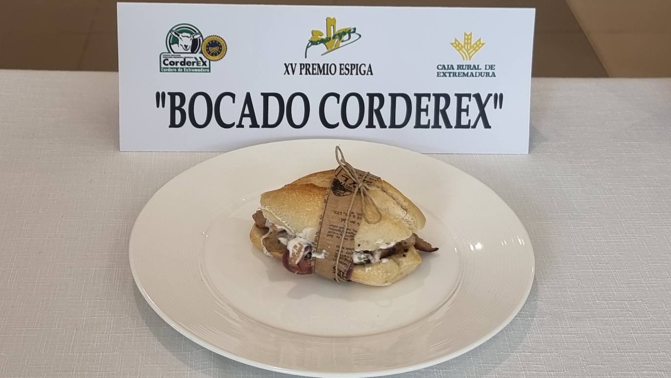 Antonio Falcón con el primer premio