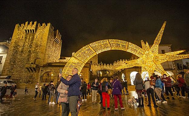 Iluminación navideña de este 2022 en Cáceres.