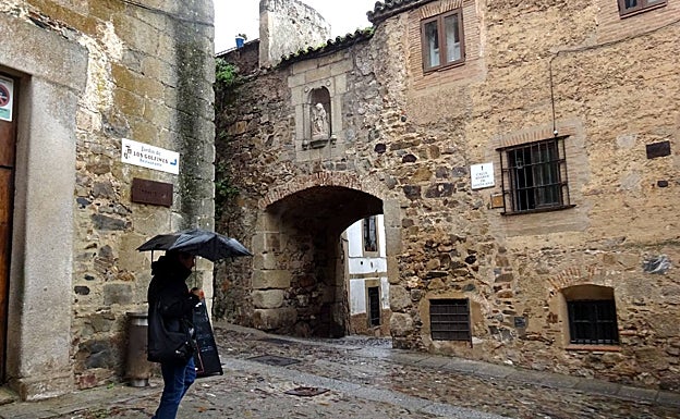 El Arco de Santa Ana con la imagen intramuros. 