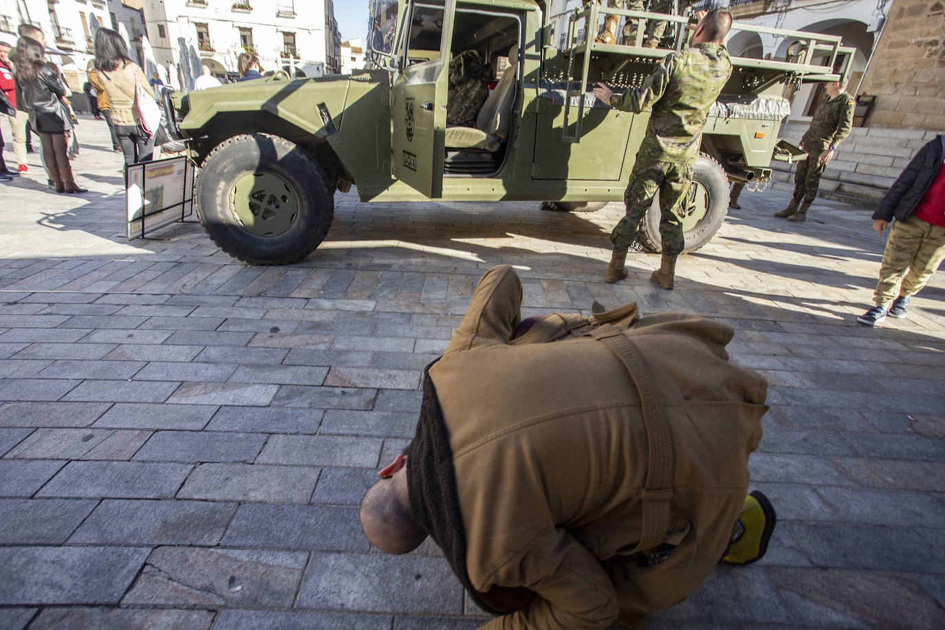 Fotos: Vehículos de combate en el Casco Histórico de Cáceres