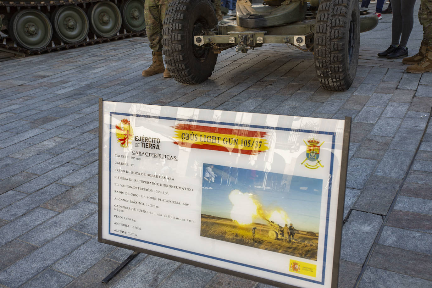 Fotos: Vehículos de combate en el Casco Histórico de Cáceres