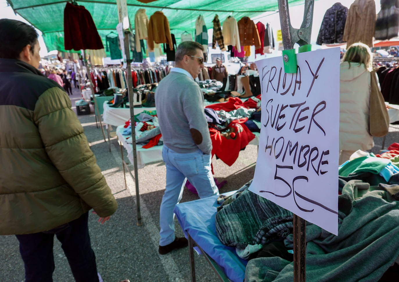 Fotos: Mercadillo de doce horas en Badajoz por el Black Friday