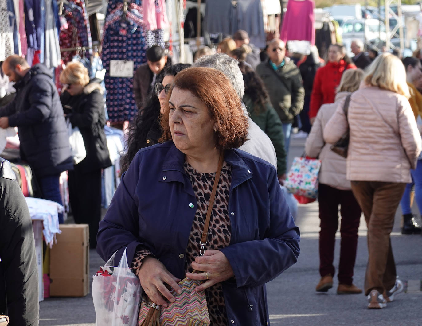 Fotos: Mercadillo de doce horas en Badajoz por el Black Friday