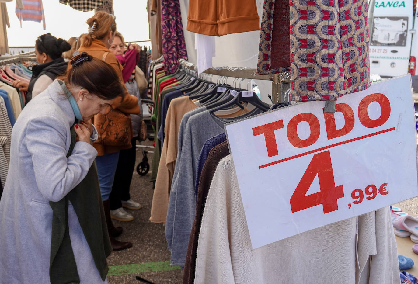 Fotos: Mercadillo de doce horas en Badajoz por el Black Friday