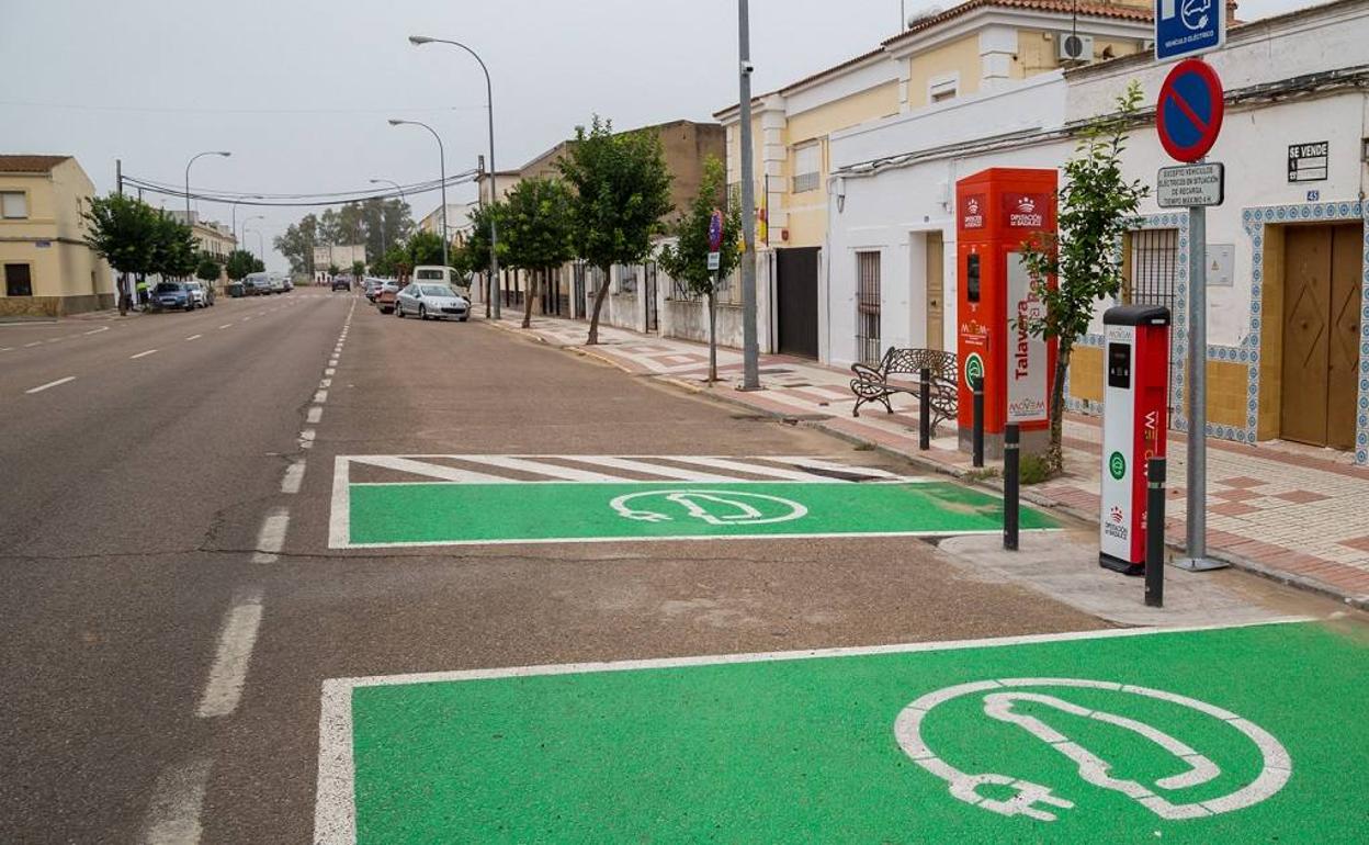 Dos puntos de recarga en la avenida de Extremadura de Talavera. 