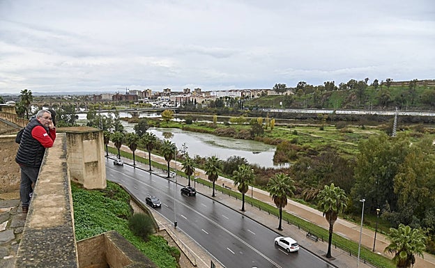 Vista de la zona de El Pico donde se instalará el parque desde la Alcazaba. 