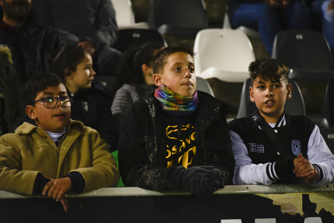 Fotos: Búscate en la grada del Nuevo Vivero