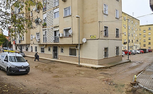 Las calles Ramón Salas Terrón y José Reynolds de Miguel, dos vías sin asfaltar en San Roque. 