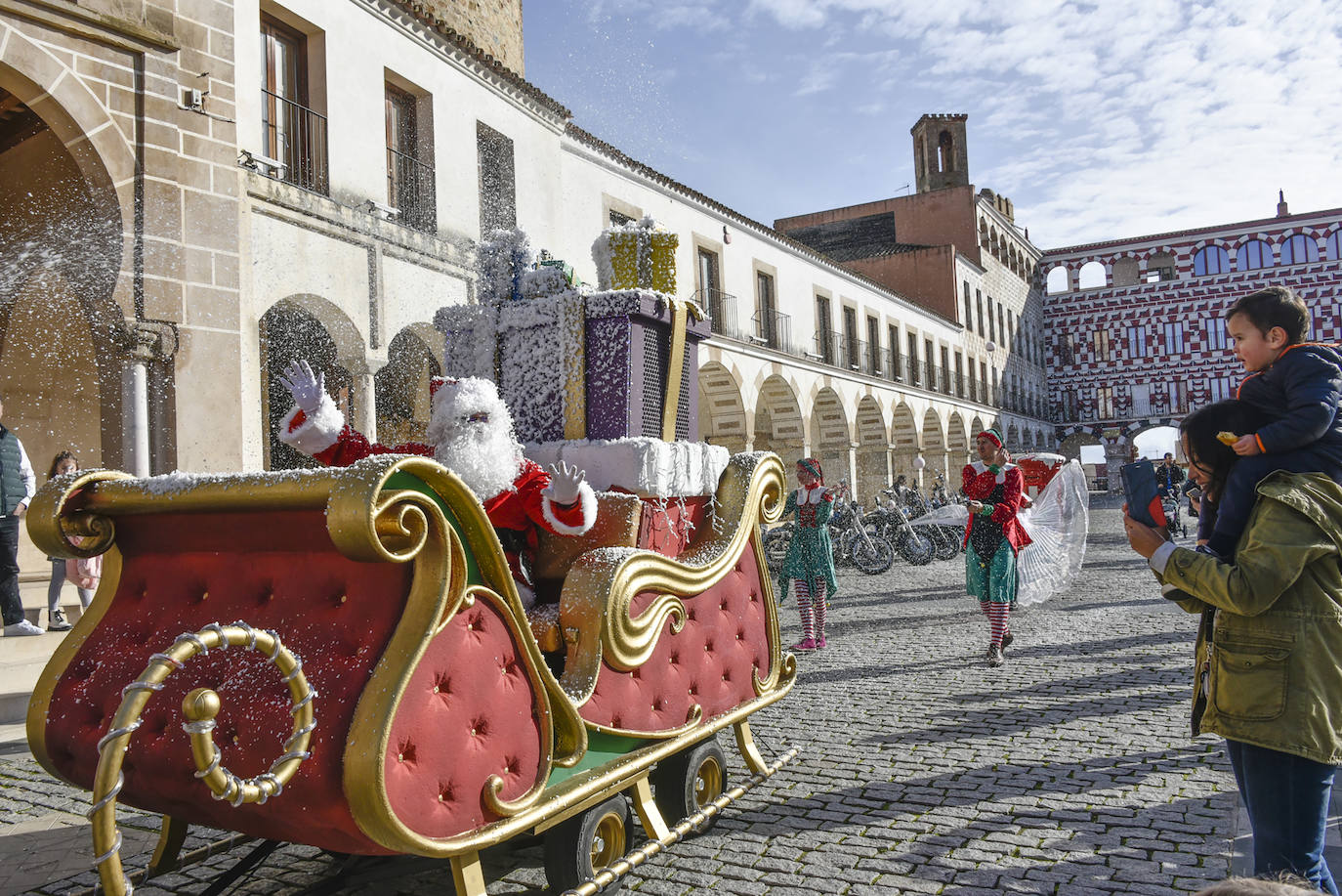 Fotos: Papá Noel llega a Badajoz para competir con los Reyes Magos