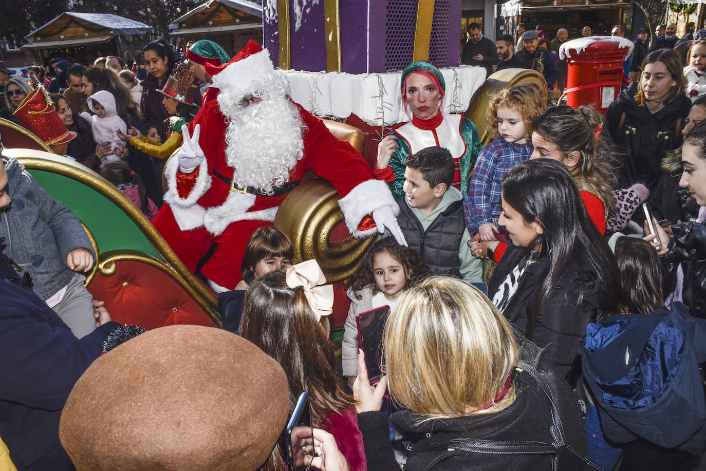 Fotos: Papá Noel llega a Badajoz para competir con los Reyes Magos