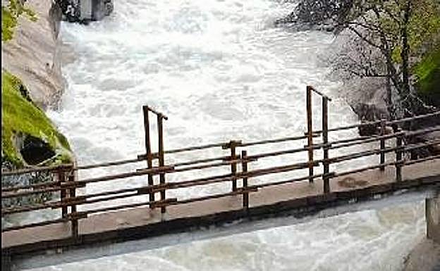 Cauce en Los Pilones.. 