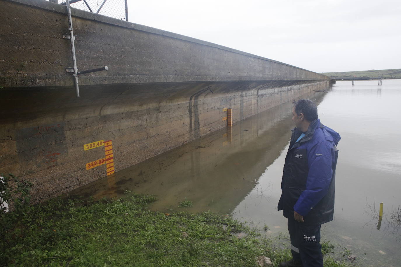 Desembalse parcial del embalse del Guadiloba. 