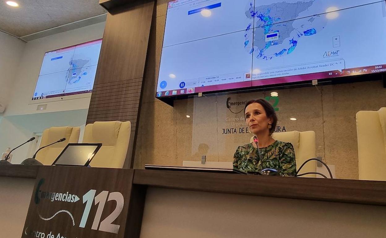 Nieves Villar, directora general de Emergencias de la Junta, en el centro 112. 