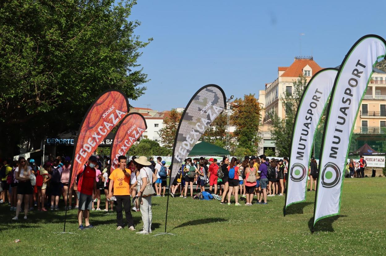 Escolares en el encuentro conjunto en Alange. 