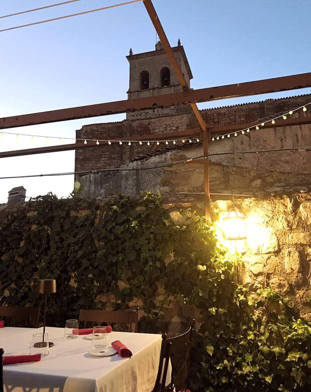 Y también una terraza con preciosas vistas.