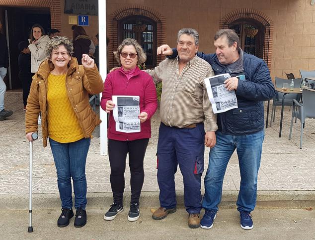 La familia de Valdencín agraciada con el segundo premio.