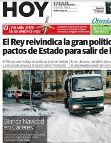 Imagen secundaria 2 - En la imagen de arriba, vehículos de blanco por la granizada en La Cañada. Abajo, el deshielo en la zona de la Bondad. A la derecha, la portada de HOY en la que aparece un camión de Conyser en plena actividad. 