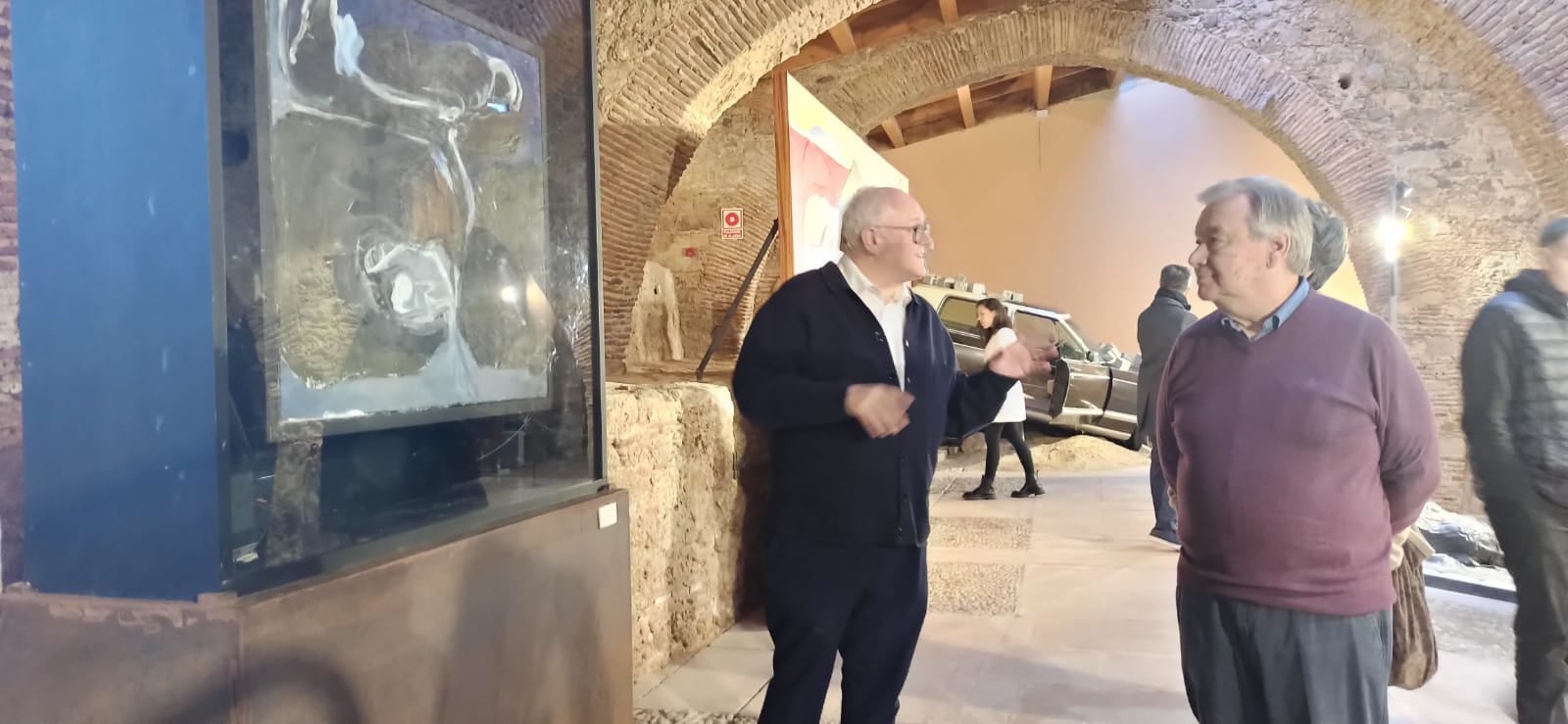 Guterres (derecha) con José Antonio Agúndez, director del Museo Vostell.