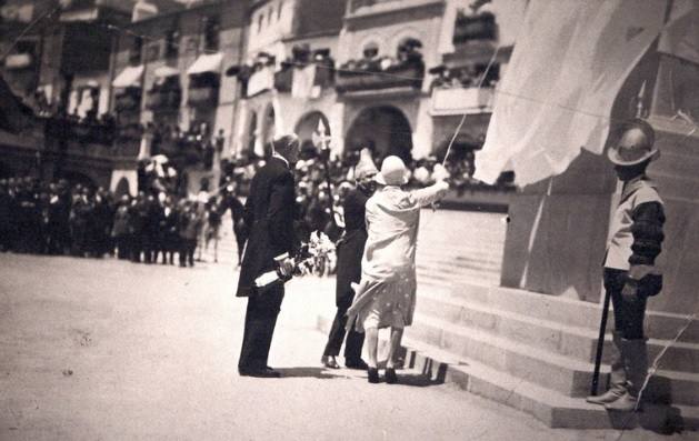 La viuda del escultor, María Harriman, inauguró el 9 de junio de 1929 la estatua de Trujillo.