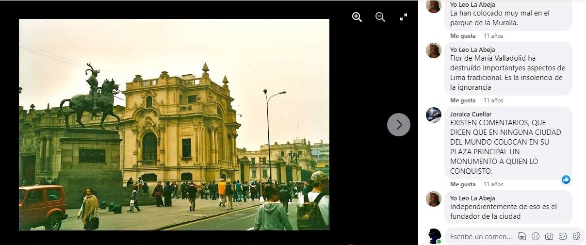 Fotografía de la segunda ubicación de la estatua, después de 1952. Se colocó en la Plaza Pizarro que ahora se llama Plaza Perú. La fotografía la colocó en Facebook el perfil ‘Lima la única’ en 2011 y hubo comentarios alimentando la polémica sobre dónde tiene que estar la obra de Rumsey.