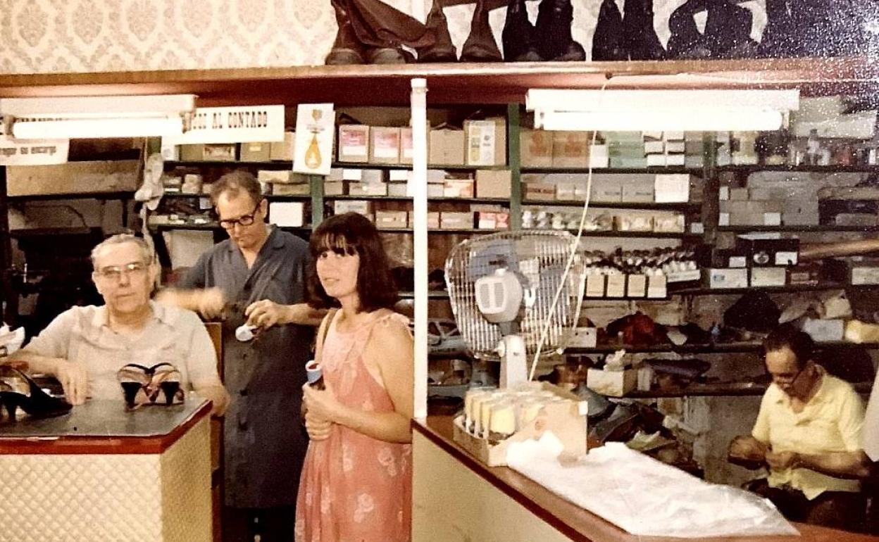 El comercio del zapatero Cortés. 