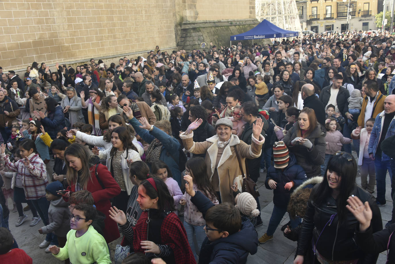 Fotos: La Nochevieja infantil llena la plaza de España de Badajoz